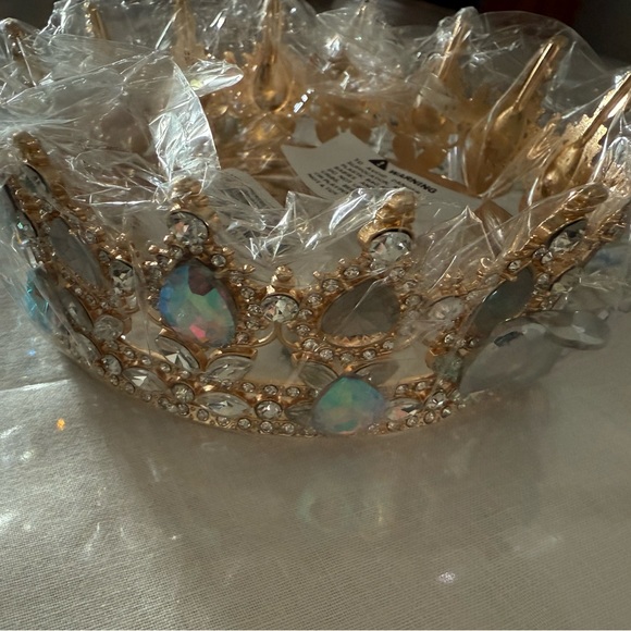 Crown - Picture 2 of 10